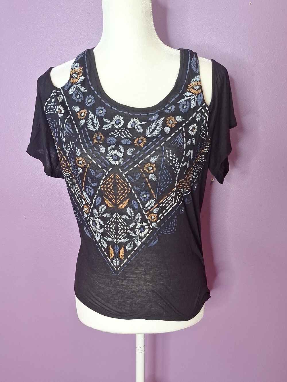 Mudd Black Cold-Shoulder Tee with Blue and Tan Embroidery